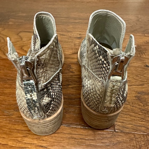 Dolce Vita snakeskin booties. Sz 8 - Picture 2 of 4